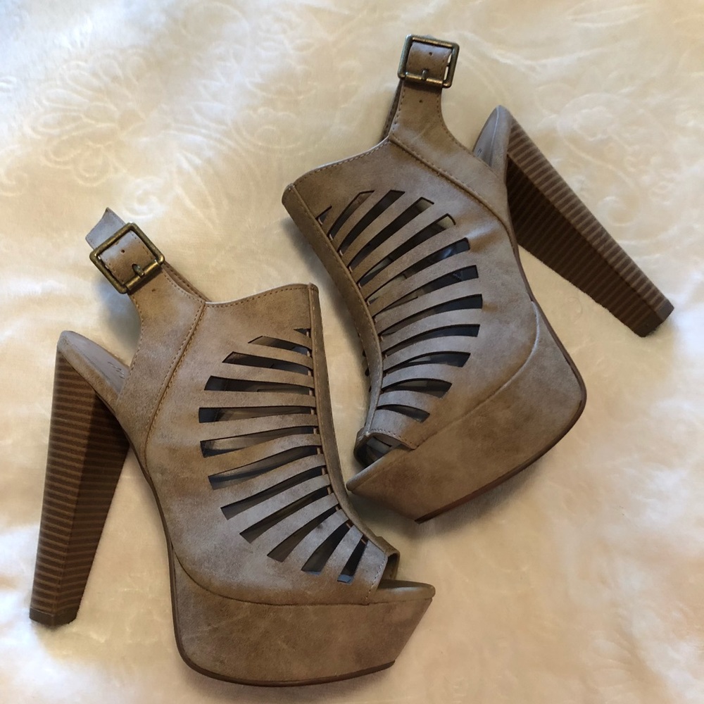 Beige heels